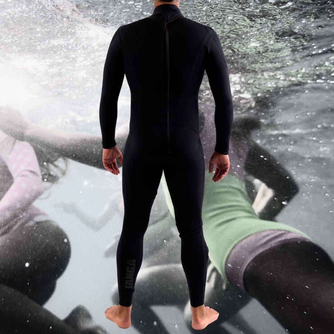Back view – JANGA Plus Series Back Zip 4/3mm Black wetsuit for 12–17°C surfing