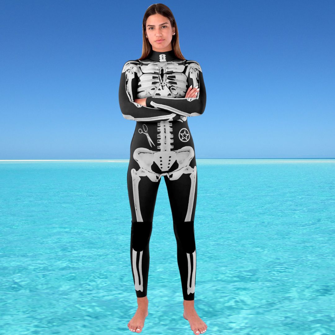Female surfer in JANGA ANALOG Black 4/3mm wetsuit for cool water