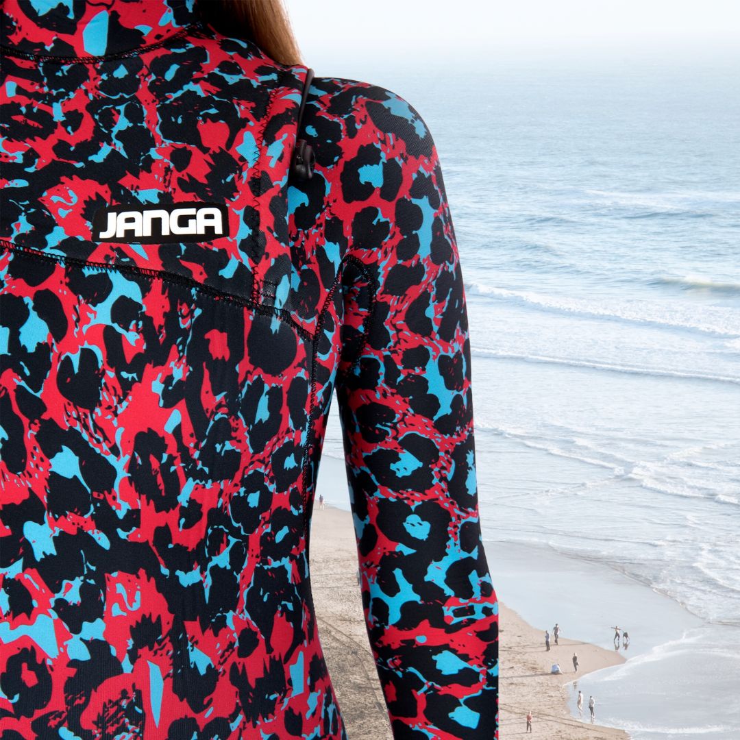 Reinforced seam detail – JANGA 4/3mm Red wetsuit