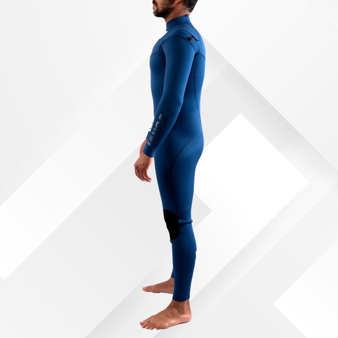 Surfer wearing JANGA PLUS SERIES 4/3mm Blue wetsuit in 12–17°C waves